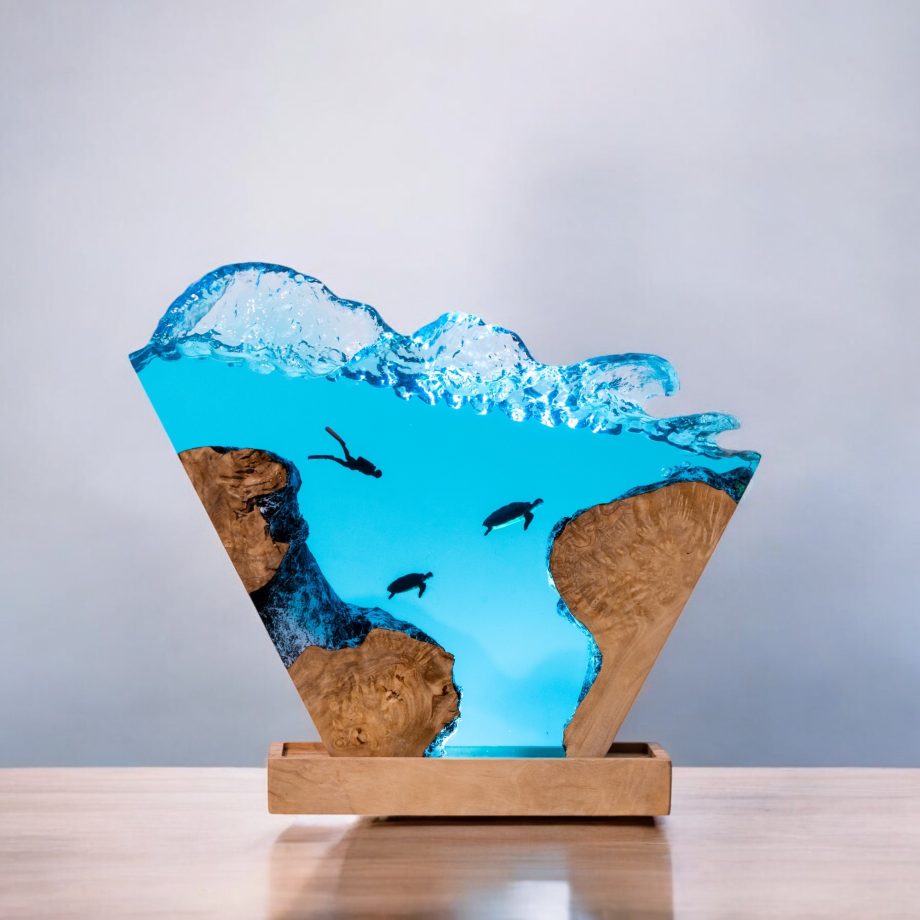 Handmade Epoxy Ocean Wave Resin Lamp – Diver & Sea Turtles Scene