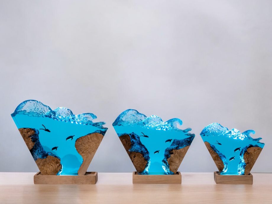 Handmade Epoxy Ocean Wave Resin Lamp – Diver & Sea Turtles Scene