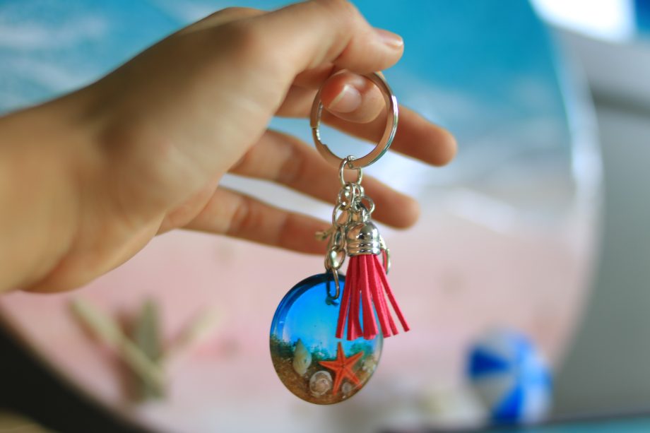 Handmade Ocean Resin Keychain – Beach Sand & Seashell Epoxy Charm
