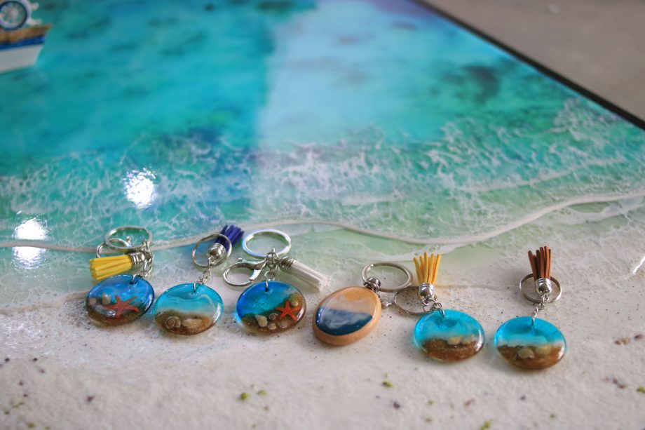 Handmade Ocean Resin Keychain – Beach Sand & Seashell Epoxy Charm